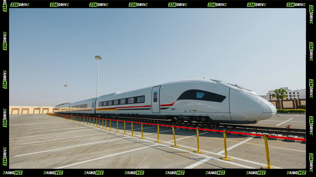 Egypt has unveiled its first 250 km/h (155 mph) Siemens Velaro high-speed train