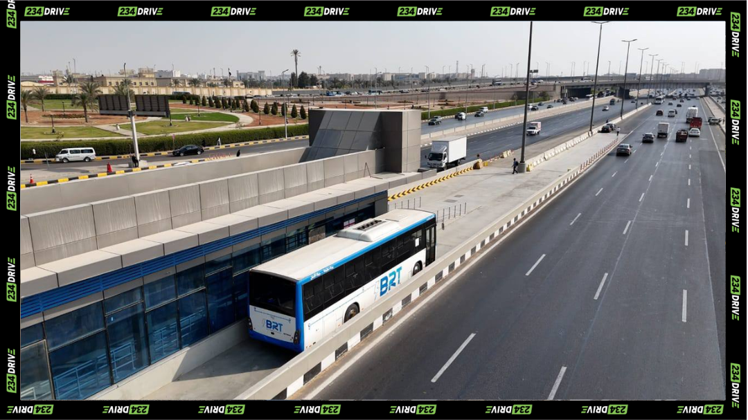 Cairo’s trial BRT buses in dedicated lane, to support current bus system.